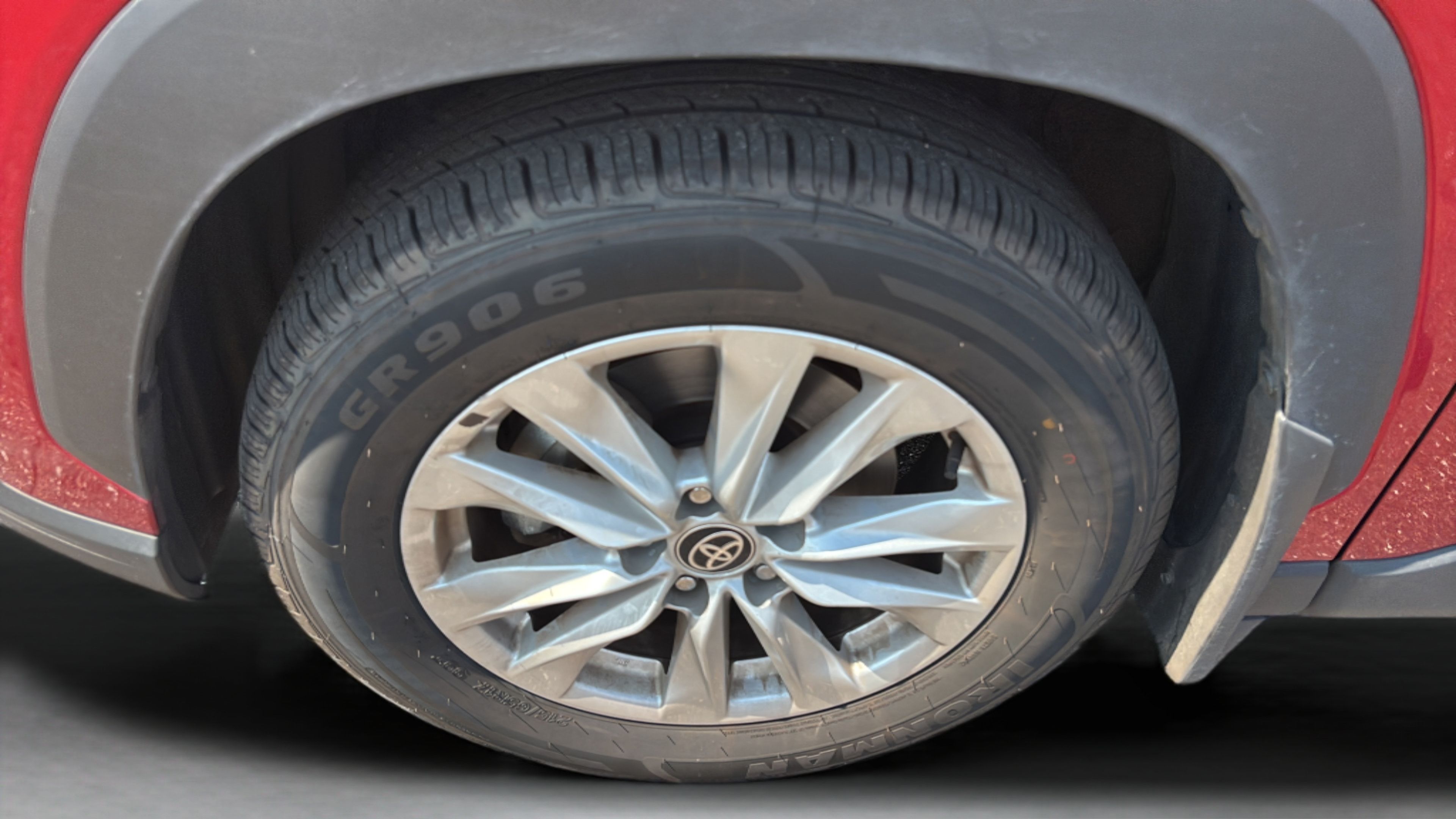 Used 2025 Toyota Corolla Cross LE FWD image 28