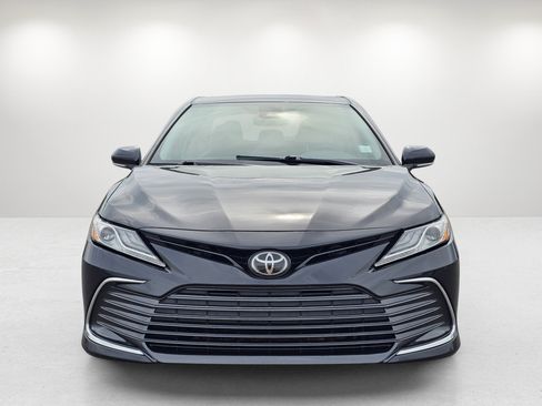 Used 2022 Toyota Camry XLE w/ Carpet Mat Package (TMS) FWD image 2
