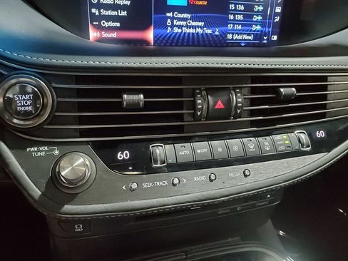 Used 2020 Lexus LS 500 w/ Accessory Package (Z2) RWD image 34