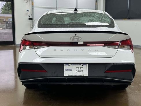 Certified 2025 Hyundai Elantra Sport FWD image 6