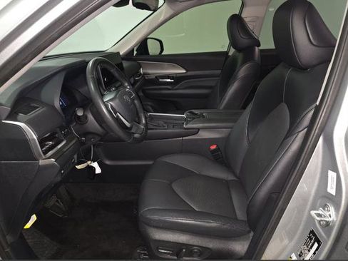 Used 2024 Toyota Grand Highlander XLE image 8