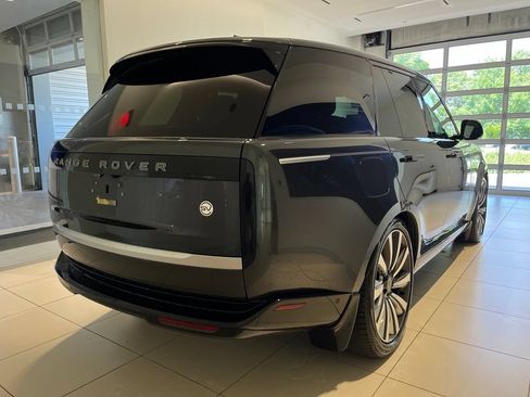 Used 2024 Land Rover Range Rover SV AWD/4WD image 9