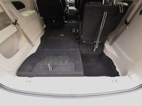 Used 2024 Chrysler Pacifica Touring-L image 27