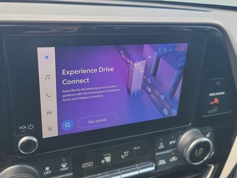 Used 2023 Toyota Highlander XLE FWD image 19
