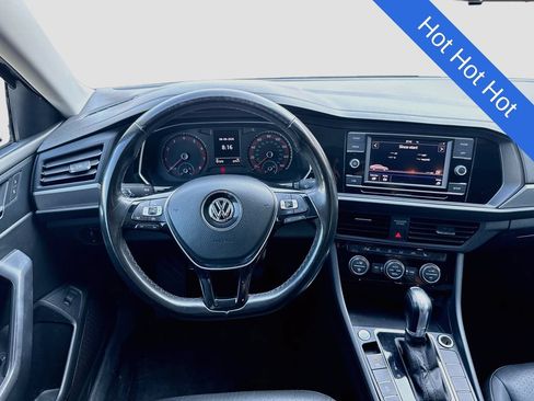 Used 2019 Volkswagen Jetta SE w/ Cold Weather Package FWD image 18