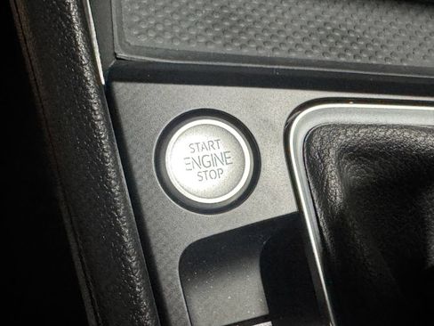 Used 2025 Volkswagen Jetta SE FWD image 37