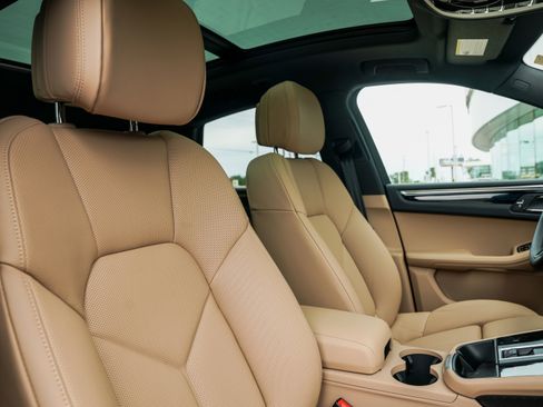 New 2025 Porsche Macan image 34
