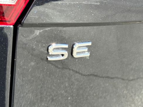 Used 2023 Volkswagen Tiguan SE image 13