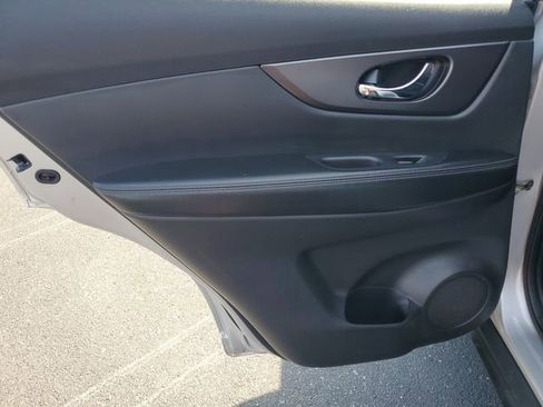 Used 2016 Nissan Rogue S w/ Appearance Package image 12