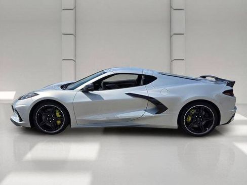 Used 2021 Chevrolet Corvette Stingray Premium Cpe w/ Z51 Performance Package RWD image 2