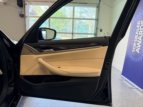 Used 2019 BMW 530i w/ Convenience Package image 28