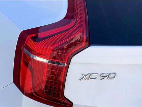 Used 2021 Volvo XC90 T6 Momentum w/ Climate Package image 28