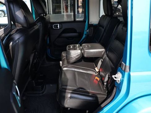Used 2020 Jeep Wrangler Unlimited Sahara AWD/4WD image 37