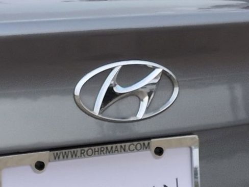 Used 2017 Hyundai Elantra SE w/ Cargo Package image 24