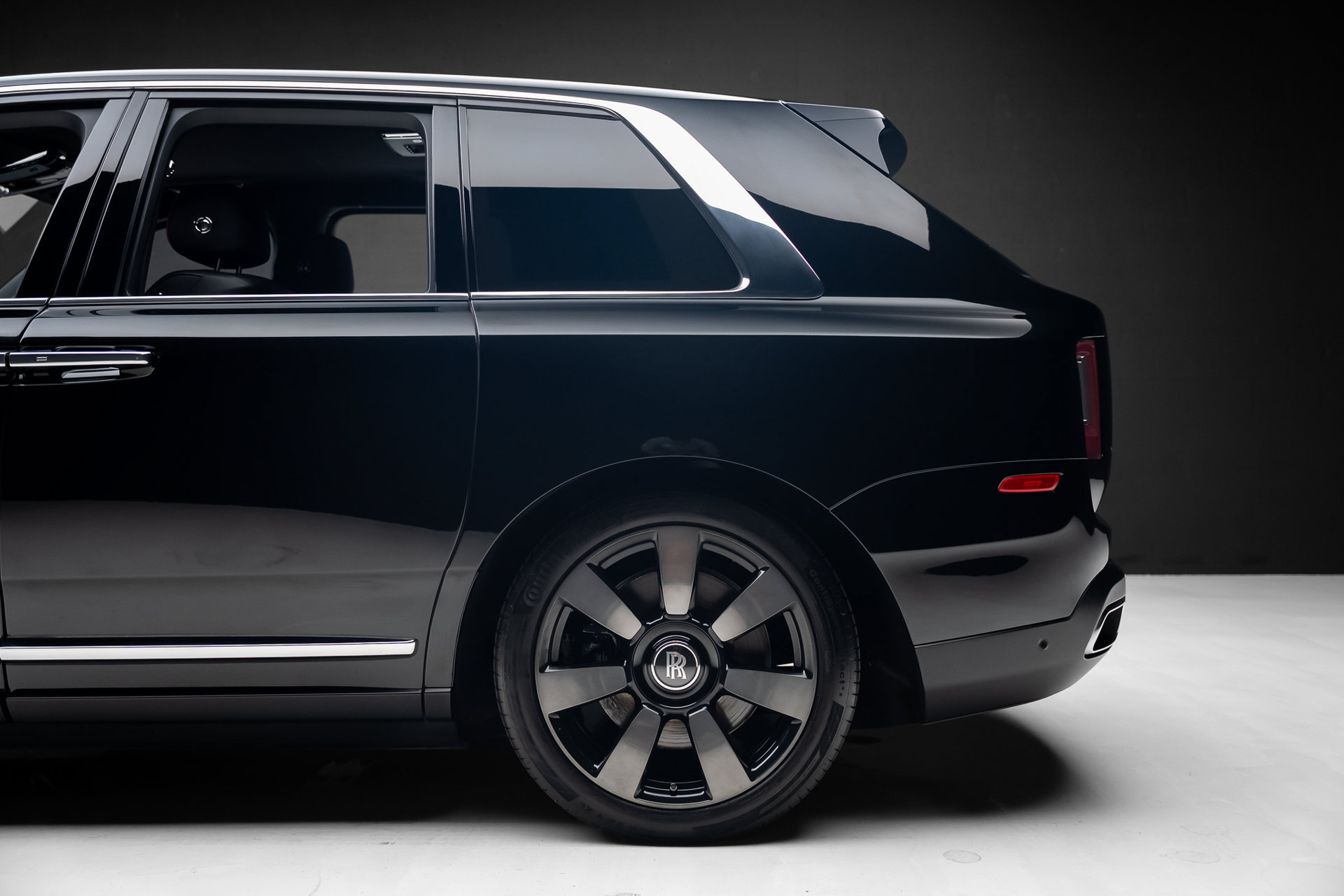 Used 2022 Rolls-Royce Cullinan w/ Technology Package AWD/4WD image 21