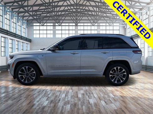 Used 2022 Jeep Grand Cherokee Overland w/ Luxury Tech Group IV image 7