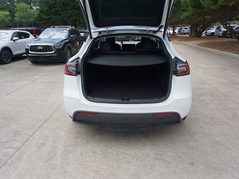 Used 2023 Tesla Model Y Long Range AWD/4WD image 18