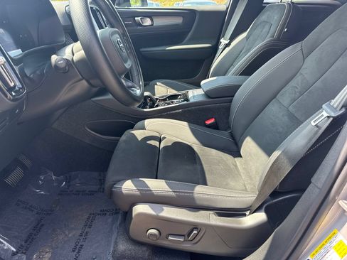 Used 2024 Volvo XC40 B5 Ultimate w/ Protection Package Premier AWD/4WD image 9