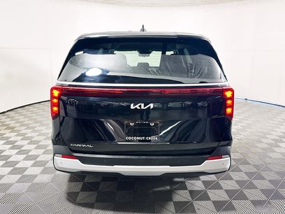 Used 2025 Kia Carnival