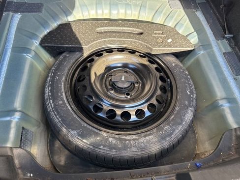 Used 2017 Chevrolet Malibu LT image 42