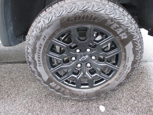 Used 2023 Chevrolet Colorado Trail Boss w/ Advanced Trailering Package image 9