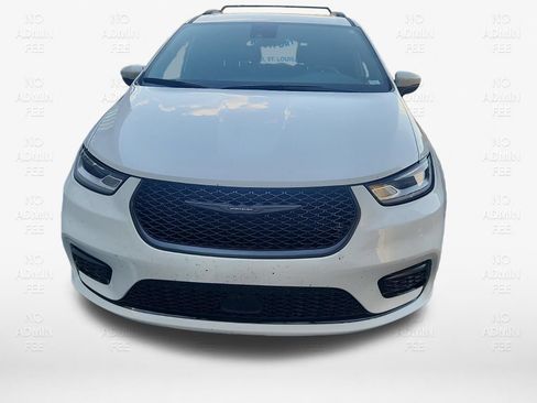 Used 2023 Chrysler Pacifica Touring-L w/ S Appearance Package AWD/4WD image 2