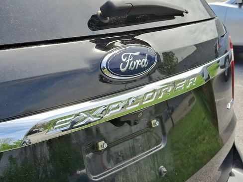 Used 2016 Ford Explorer XLT w/ Equipment Group 202A AWD/4WD image 6