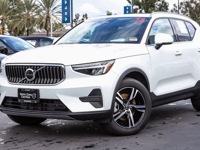 New 2025 Volvo XC40 B5 Core w/ Climate Package