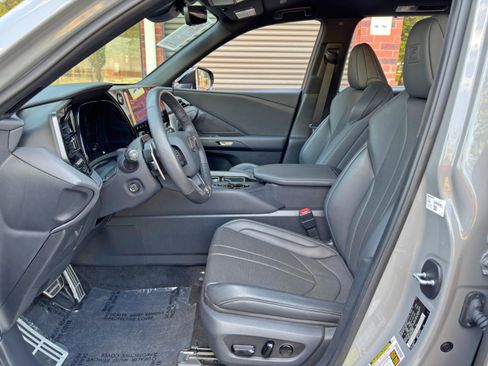 Used 2024 Lexus TX 500h AWD w/ Technology Package image 16