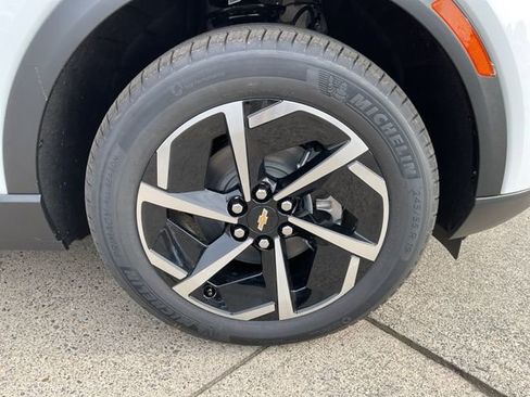 New 2026 Chevrolet Equinox EV LT image 14