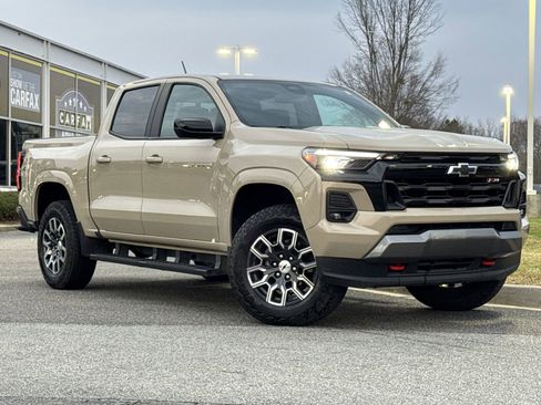 Used 2023 Chevrolet Colorado Z71 w/ Z71 Convenience Package 2 image 2