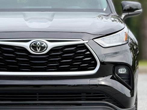 Used 2020 Toyota Highlander LE AWD/4WD image 15