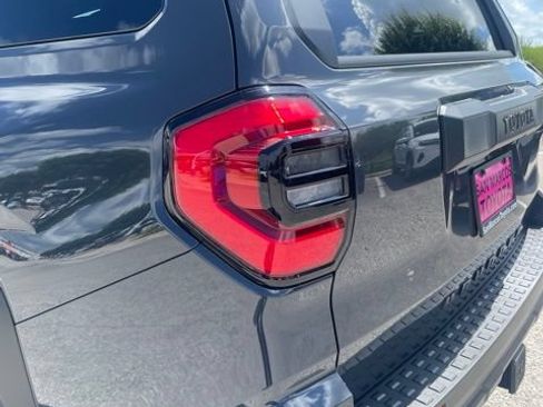 New 2026 Toyota 4Runner SR5 AWD/4WD image 11
