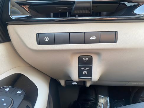Used 2025 Nissan Murano SV AWD/4WD image 10