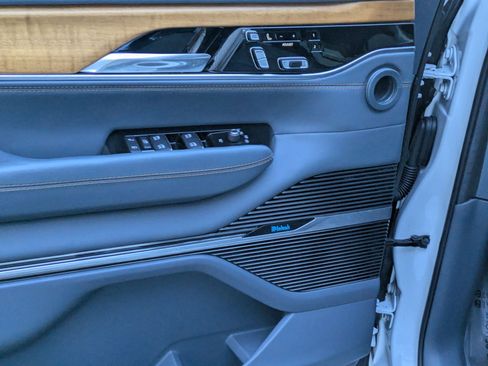 Used 2022 Jeep Grand Wagoneer Series II w/ Convenience Group III image 14