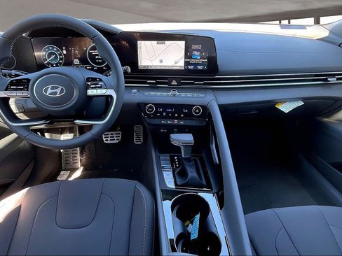 New 2025 Hyundai Elantra SEL image 5