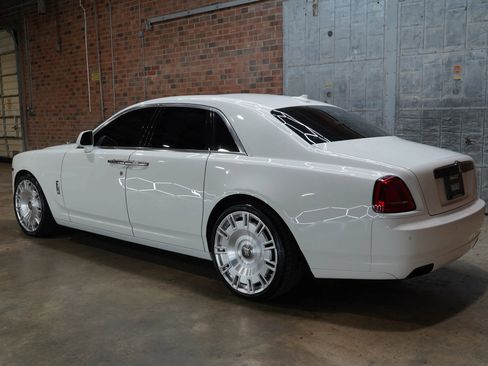 Used 2015 Rolls-Royce Ghost image 10