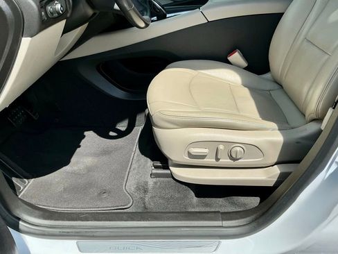 Used 2019 Buick Enclave Essence AWD/4WD image 36