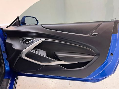 Used 2016 Chevrolet Camaro SS image 28