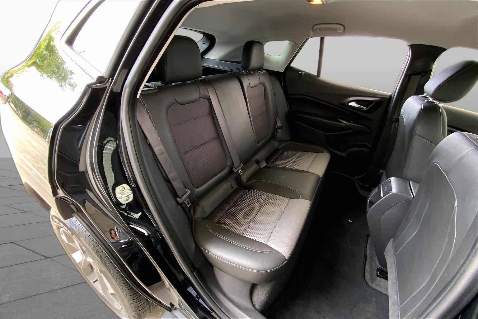 Used 2025 Chevrolet Trax LT FWD image 20