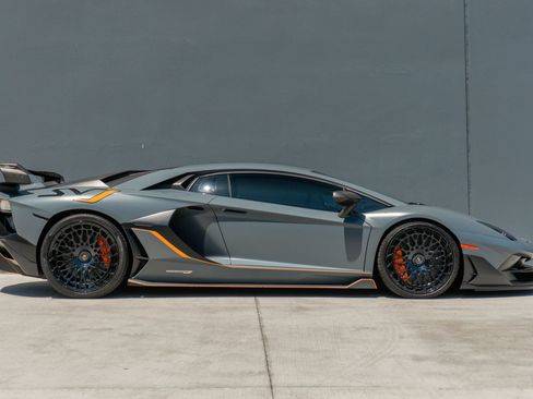 Used 2019 Lamborghini Aventador SVJ AWD/4WD image 7
