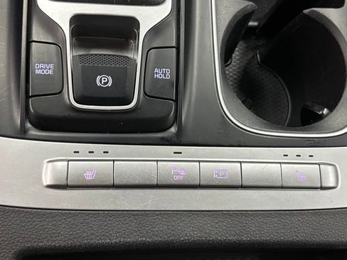 Used 2024 Kia Carnival LX FWD image 32