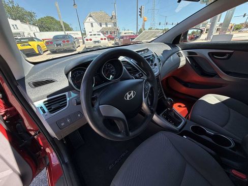 Used 2014 Hyundai Elantra SE FWD image 10