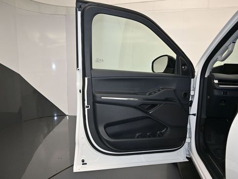 New 2026 Lincoln Navigator L Premier AWD/4WD image 10