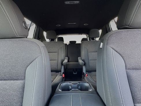 Used 2024 Chevrolet Traverse LT FWD image 2