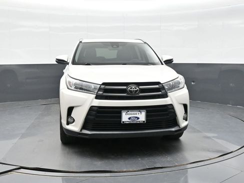 Used 2018 Toyota Highlander SE FWD image 17