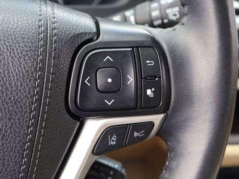 Used 2019 Toyota Highlander Limited image 24