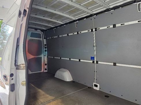 Used 2020 Freightliner Sprinter 2500 RWD image 14