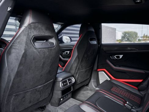 Used 2024 Lamborghini Urus Performante AWD/4WD image 46