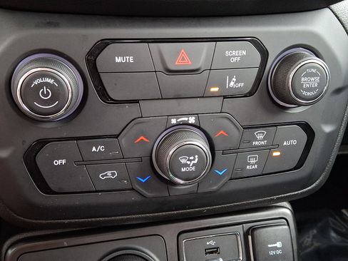 Used 2021 Jeep Renegade Sport image 15